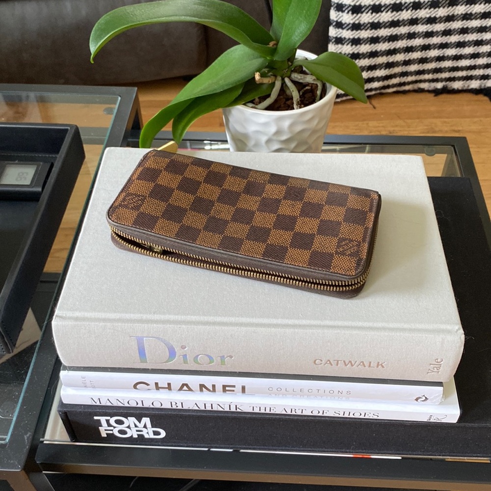 Authentic Louis Vuitton Zippy Wallet